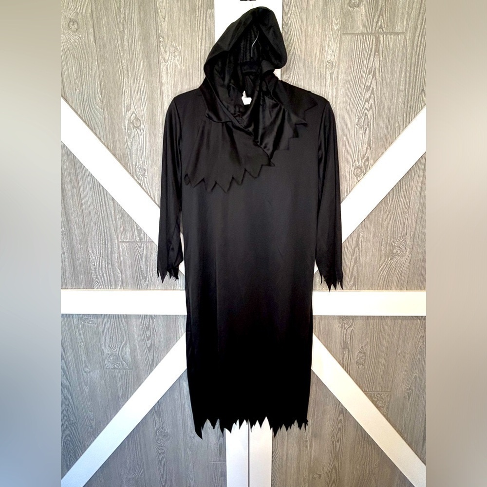 098. Youth grim reaper Halloween black costume with hood one size.